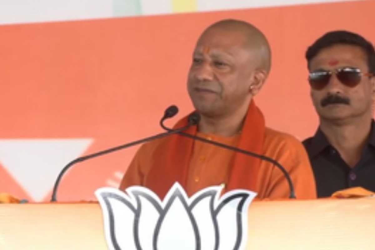 एनडीए सरकार बनने पर घुसपैठियों को लात मारकर निकालेंगे : सीएम योगी